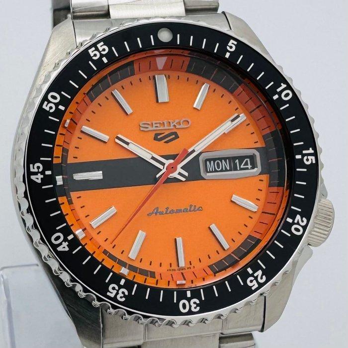 Seiko - Sport 5 Automatic Orange Dial - Zonder minimumprijs, Handtassen en Accessoires, Horloges | Antiek