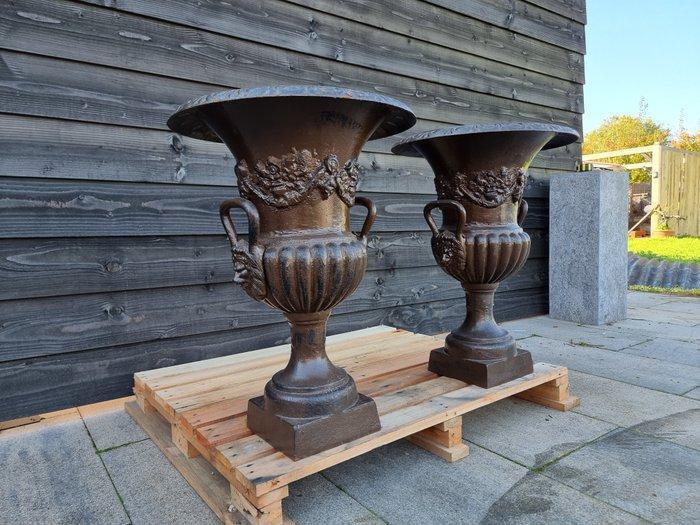 2 XL Chateau Vases - Iron - Vaas - gietijzer, Antiek en Kunst, Kunst | Designobjecten