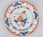 Bord - decorated in the imari palette with butterflies and