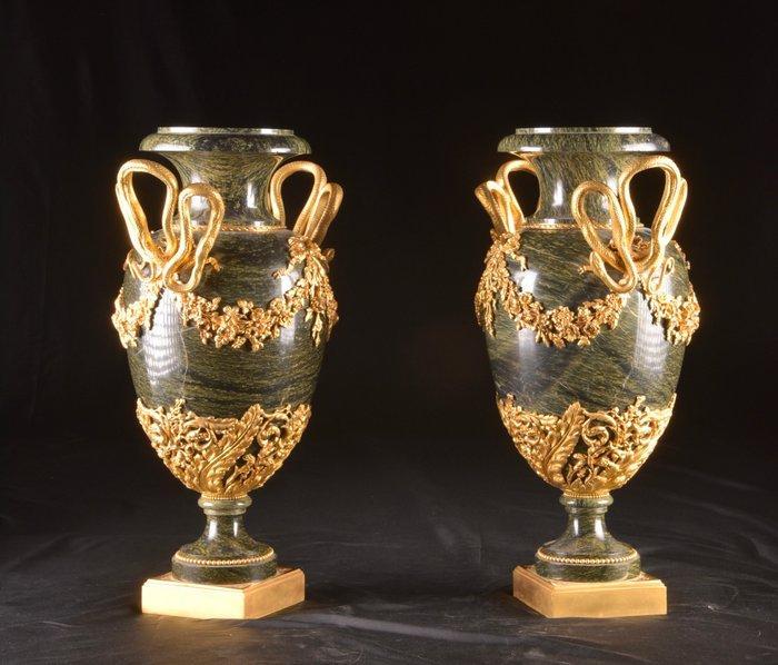 Vase (2) - Magnifiques vases de style Louis XVI du XIXe, Antiek en Kunst, Antiek | Meubels | Stoelen en Sofa's