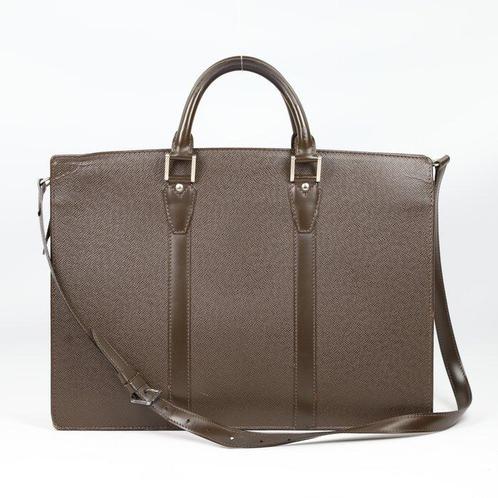 Louis Vuitton - Taiga Porte Document - Bag - Catawiki