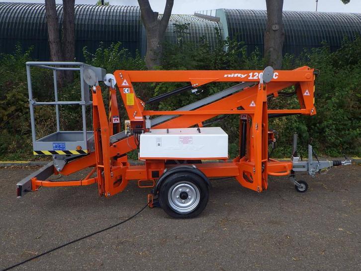 Veiling: Aanhangerhoogwerker Nifty 120TAC Elektrisch 12.20m, Zakelijke goederen, Machines en Bouw | Liften, Steigers en Ladders