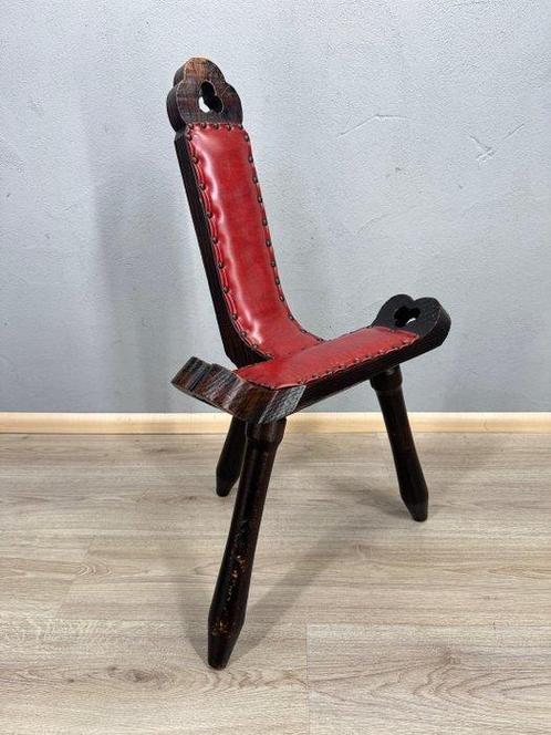 Authentieke robuste brutalist driepoot kruk - Tabouret -, Antiek en Kunst, Curiosa en Brocante