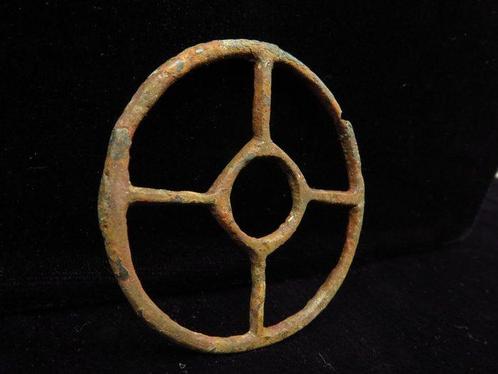 Oud-Romeins Brons Rota Fortunae/Rad van Fortuin hanger - 5.5, Handtassen en Accessoires, Antieke sieraden