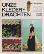 Onze klederdrachten 9789021020662 Nieuwhoff, Boeken, Verzenden, Gelezen, Nieuwhoff