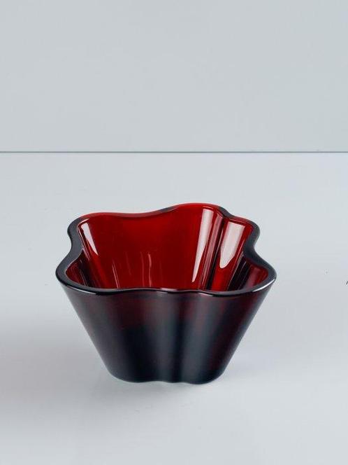 Iittala - Alvar Aalto - Vase - Aalto 75 mm - Canneberge -, Antiek en Kunst, Antiek | Meubels | Stoelen en Sofa's