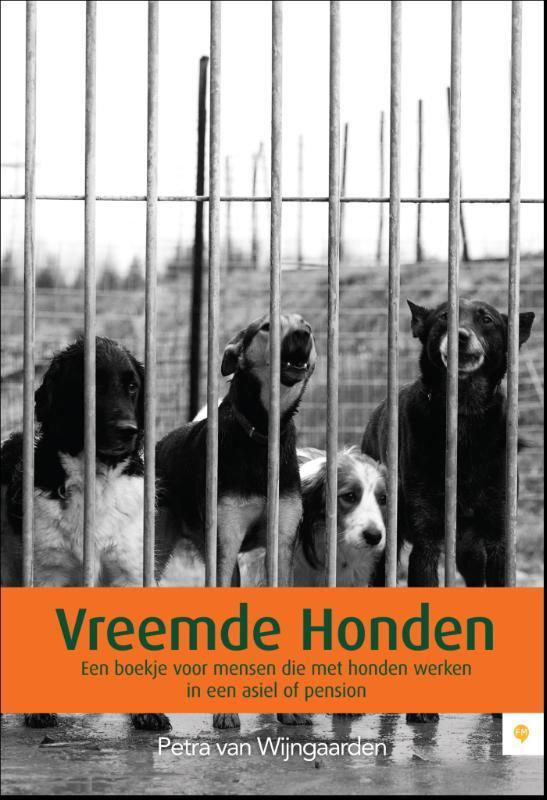 Vreemde honden 9789048434596 Petra van Wijngaarden, Boeken, Hobby en Vrije tijd, Gelezen, Verzenden