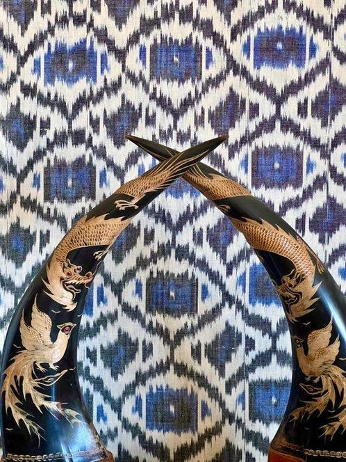 Exclusieve ikat-weefsel met ambachtelijke verf op linnen., Antiek en Kunst, Antiek | Tapijten, Tafelkleden en Textiel