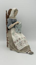 Lladró - sculptuur, Bordadora Insular nº 4865 * with