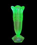 Vaas -  art deco floraal decor  - Uraniumglas, Antiek en Kunst, Antiek | Glaswerk en Kristal
