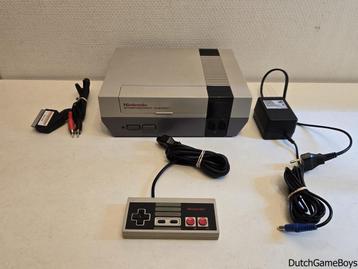 Nintendo Nes -  Console + Controller beschikbaar voor biedingen