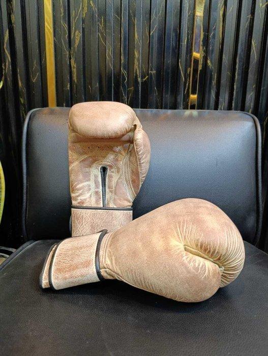 Boksen - 2025 - Bokshandschoen, Verzamelen, Overige Verzamelen