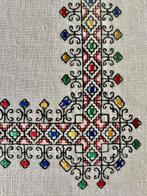 Linnen deken met handgeborduurde details voor een snack of, Antiek en Kunst