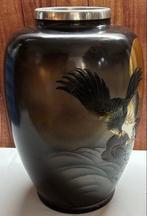 Vaas - Kunstvaas met havik (adelaar) onder de maan — Japanse, Antiek en Kunst