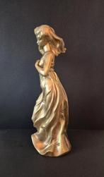 NADAL - Beeld, Een elegante spaanse jonge vrouw - 42 cm -