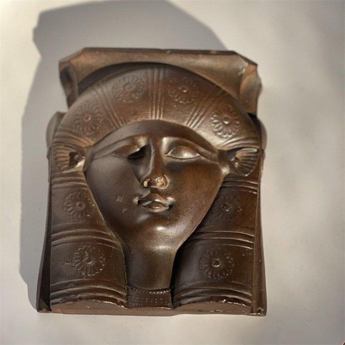 Hoofd van een figuur - Sculpture of the head of Hathor from, Antiek en Kunst, Kunst | Designobjecten