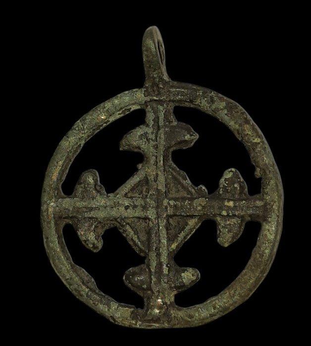 Middeleeuwen, kruisvaardersperiode Zeer zeldzame bronzen, Handtassen en Accessoires, Antieke sieraden