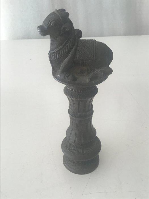 Nandi koe slapen. - Brons - India - 19e eeuw, Antiek en Kunst, Kunst | Niet-Westerse kunst