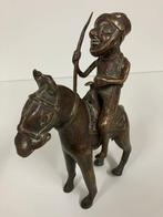 Beau bronze africain - Guerrier et son cheval - Beeldje -, Antiek en Kunst