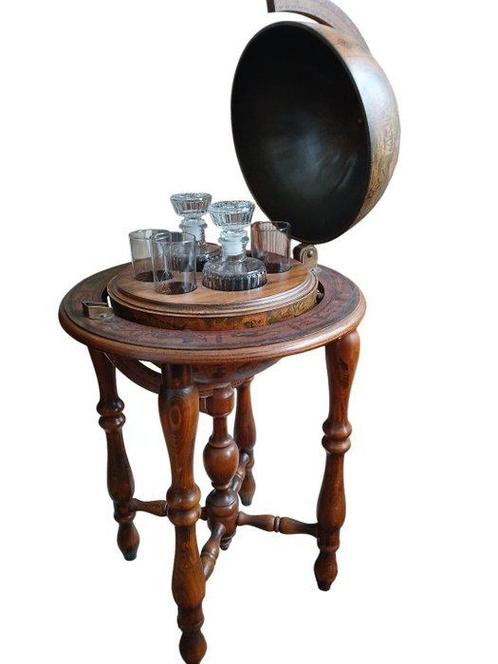 Large globe-shape bar table inclusive decanters and glass -, Antiek en Kunst, Curiosa en Brocante