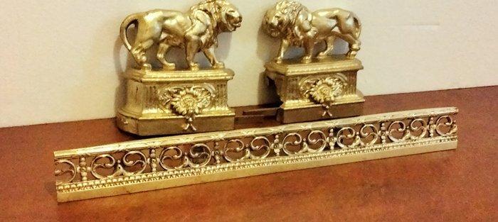 Vuurbok - leeuwen - Verguld brons - Paar haardijzers met, Antiek en Kunst, Curiosa en Brocante