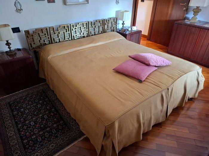 Frigerio Desio - Luciano Frigerio - Bed - Verguld messing, Antiek en Kunst, Kunst | Designobjecten