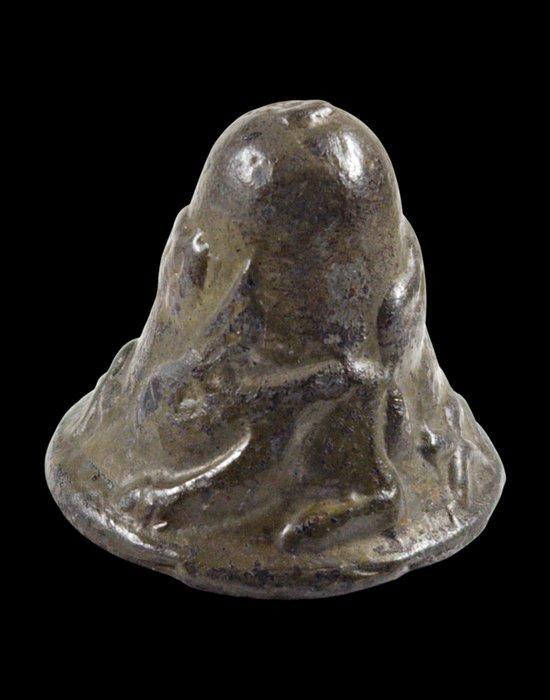 Indonesië. Rare conical tin ingot (42 gr) with decoration of, Postzegels en Munten, Munten | Azië