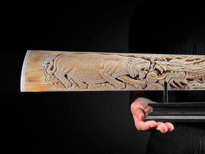 PAS DE PRIX DE RÉSERVE - Énorme poisson-épée sculpté sur un, Antiek en Kunst, Kunst | Designobjecten