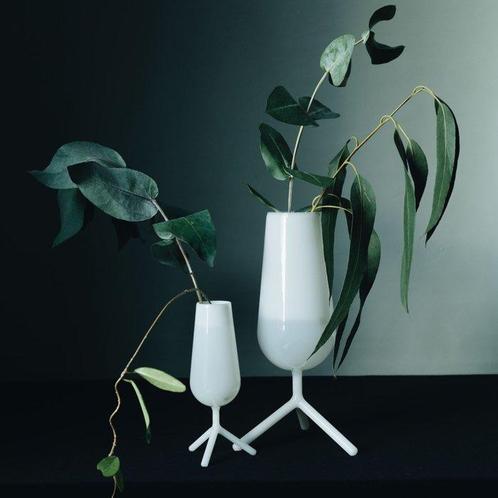 Maarten Baptist - Set of 2 Milky White Champagne Glasses and, Antiek en Kunst, Kunst | Designobjecten