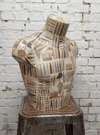 Hearth Salon - Buste, Titolo dellOpera: Elegant Men,