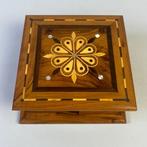 Kist - Mid-century - Thuya wooden Puzzle box - with four