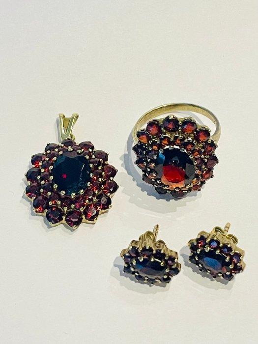 Zonder Minimumprijs - 3-delige sieradenset - 8 karaat Geel, Handtassen en Accessoires, Antieke sieraden