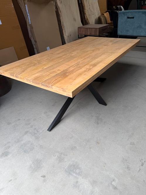 Eettafel mangohout (nieuw, outlet), Huis en Inrichting, Tafels | Eettafels, Nieuw, Overige houtsoorten, Metaal