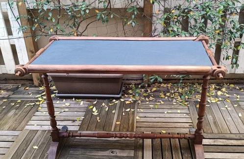 Bureau - Leder, Naaldhout - Een borduurraam, Antiek en Kunst, Curiosa en Brocante