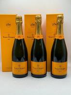 Veuve Clicquot, 250 ans - Champagne Brut - 3 Flessen (0.75