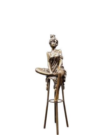 Beeld, Bronze Lady on Barstool - 29 cm - Brons