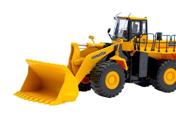 Universal Hobbies - Scale 1:50 - Model vrachtwagen - Komatsu, Hobby en Vrije tijd, Modelauto's | 1:5 tot 1:12