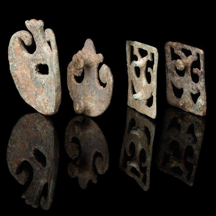 Oud-Romeins Verzameling van vier bronzen Pelta-vormige, Antiek en Kunst, Antiek | Overige Antiek