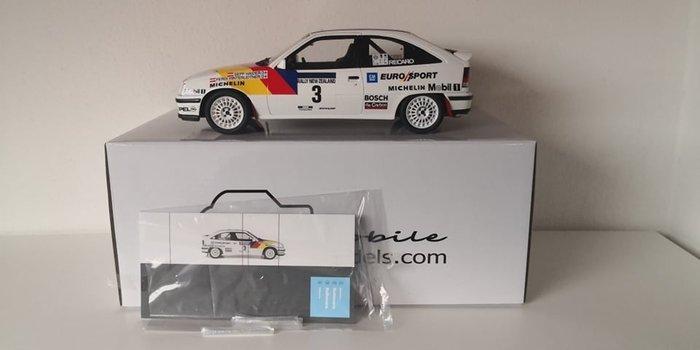 Otto Mobile 1:18 - Model sportwagen - Opel Kadett GSi Gr.A, Hobby en Vrije tijd, Modelauto's | 1:5 tot 1:12