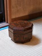 Doos - Achthoekige Japans Negoro-stijl lakdoos. - Hout, lak