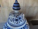 Boch Freres Keramis - Vase - décor Delft - Faïence, Antiek en Kunst