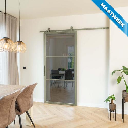 Stalen Schuifdeur 3 Vlaks Olijfgroen Maatwerk Rook glas, Doe-het-zelf en Bouw, Raamkozijnen en Schuifdeuren, Nieuw, Inclusief glas