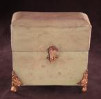 Antiek kistje met parfumflesjes - Cercueil - Verre,