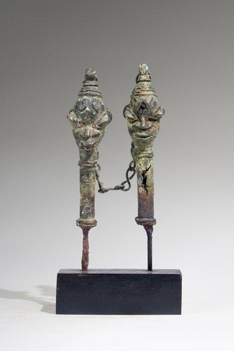 Een bronzen beeld - Ogoni - Yoruba - Nigeria (Zonder, Antiek en Kunst, Kunst | Niet-Westerse kunst