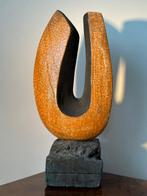 sculptuur, Abstrakte Skulptur auf Sockel – zeitgenössisches