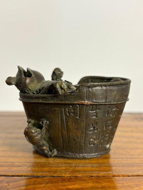 Deux statues de grenouilles porte-bonheur et un brûleur, Antiek en Kunst, Antiek | Overige Antiek
