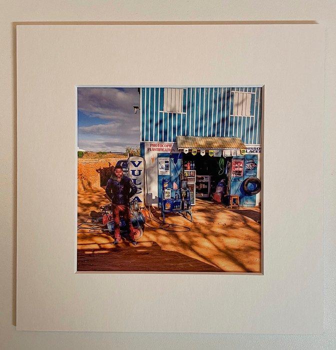 José Nicolas (1956) - Garage sur la route de Tana, Antiquités & Art, Art | Objets design