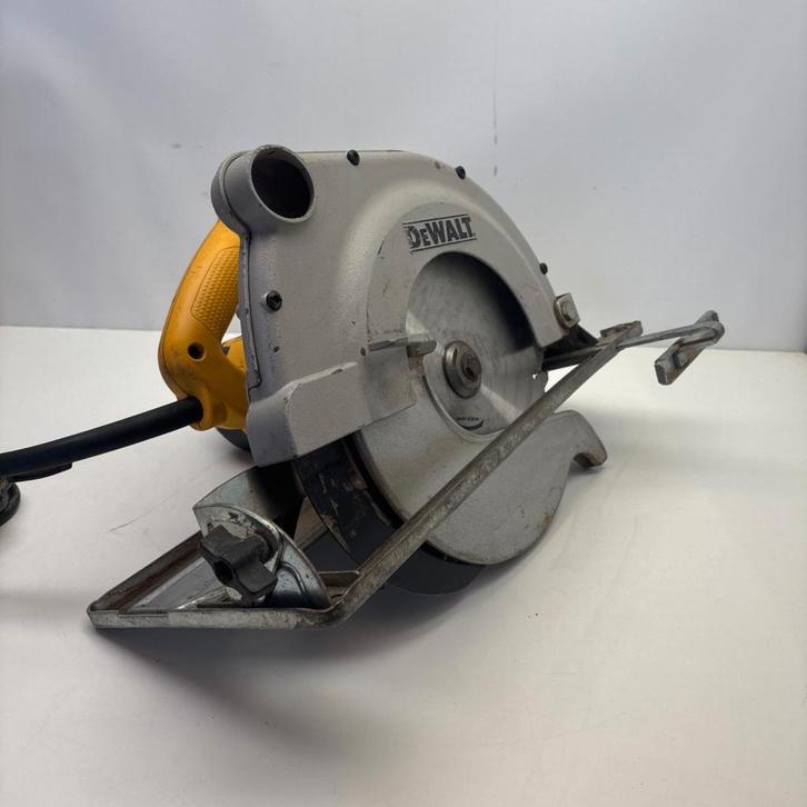 DeWalt D23700-QS Cirkelzaag, 1700W | Nette Staat, Doe-het-zelf en Bouw, Gereedschap | Zaagmachines, Nieuw, Ophalen of Verzenden
