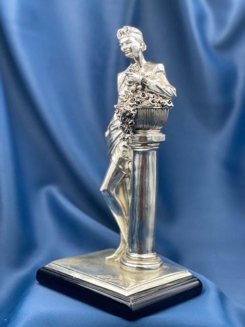 Vittorio Tessaro - Statue, Woman with Column and Flowers -, Antiek en Kunst, Antiek | Zilver en Goud