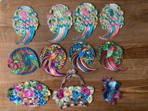Turmac - Figure - Geborduurde patches met vogels en bloemen, Antiek en Kunst, Antiek | Speelgoed